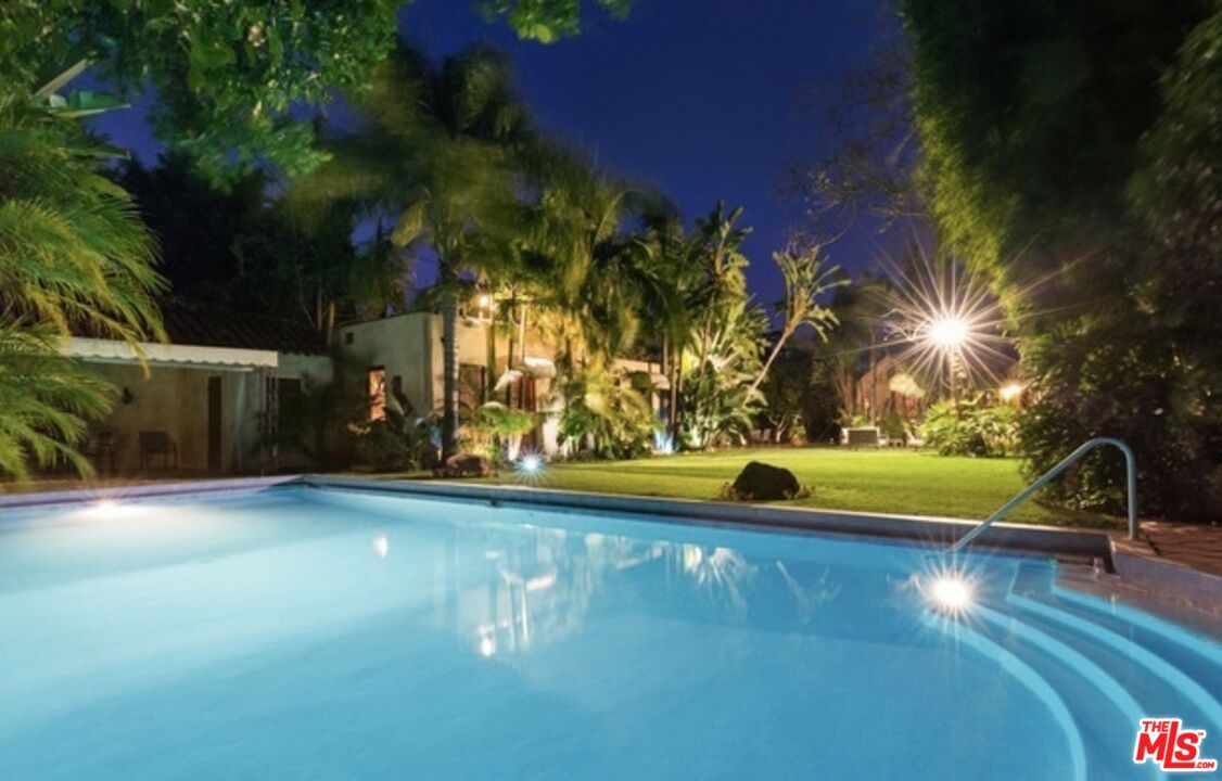 3341 Country Club DR