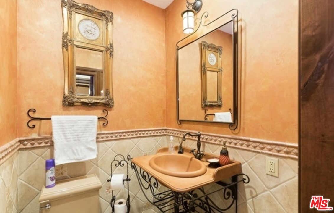 3341 Country Club DR