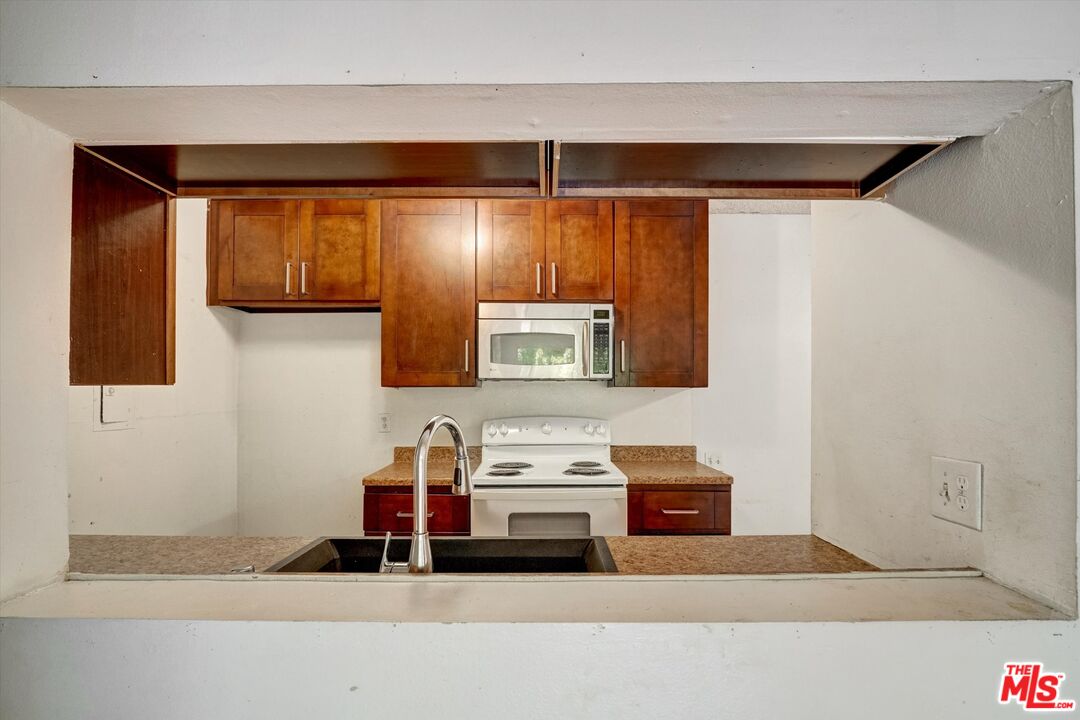5460 White Oak Ave Unit: D102