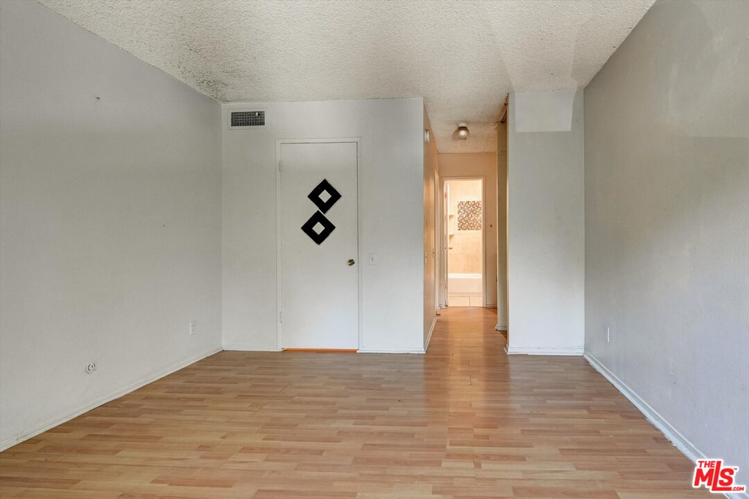 5460 White Oak Ave Unit: D102
