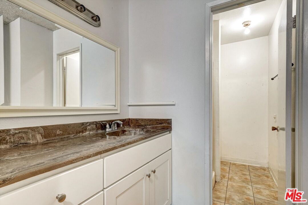 5460 White Oak Ave Unit: D102