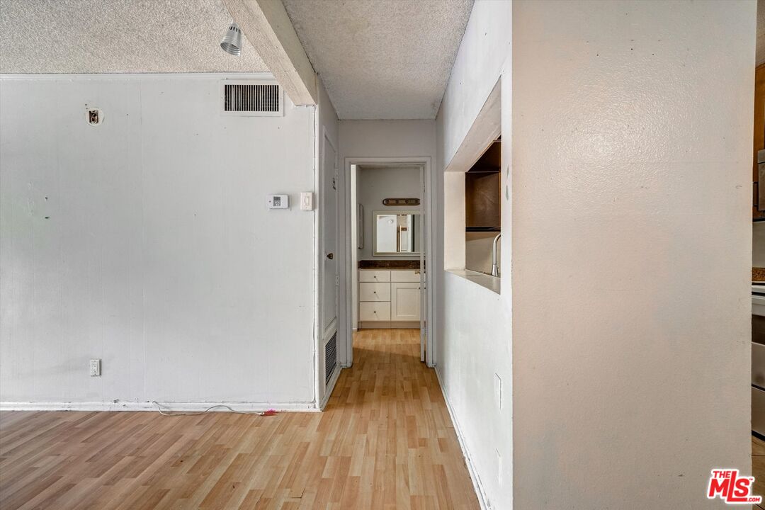 5460 White Oak Ave Unit: D102