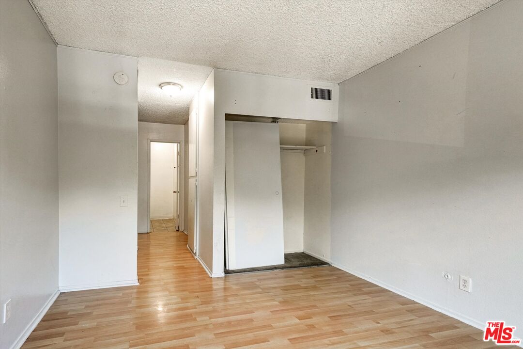 5460 White Oak Ave Unit: D102