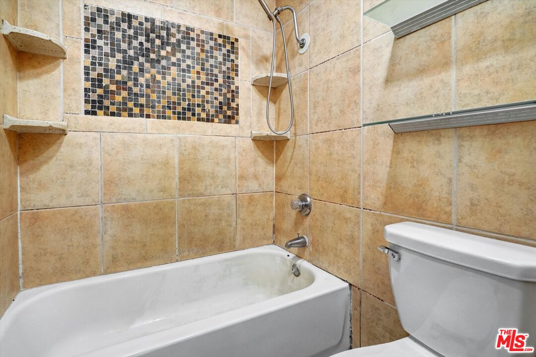 5460 White Oak Ave Unit: D102