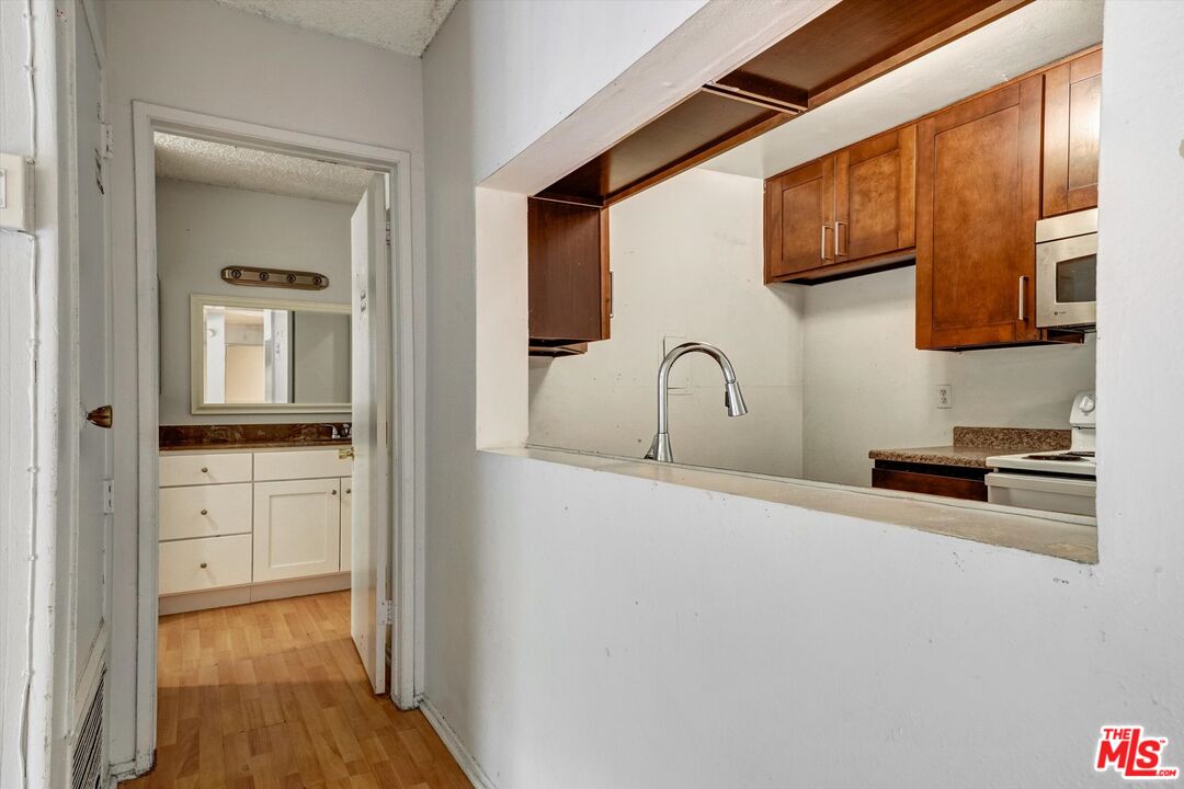 5460 White Oak Ave Unit: D102