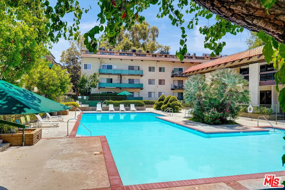 5460 White Oak Ave Unit: D102