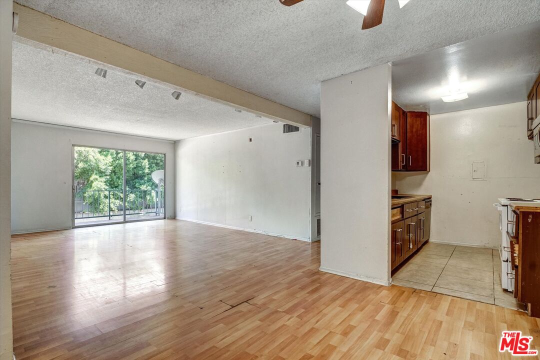 5460 White Oak Ave Unit: D102