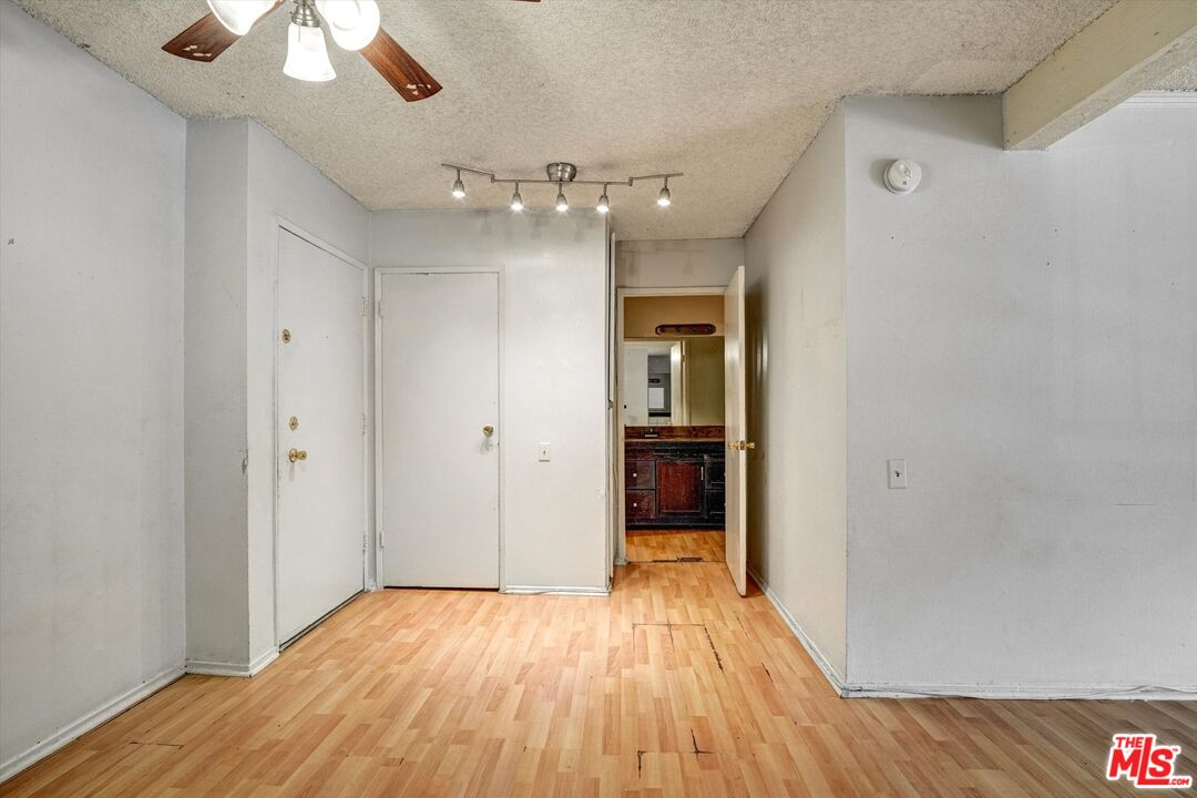 5460 White Oak Ave Unit: D102