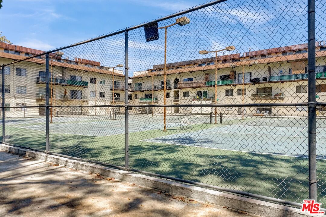 5460 White Oak Ave Unit: D102