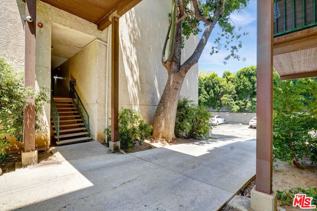 5460 White Oak Ave Unit: D102