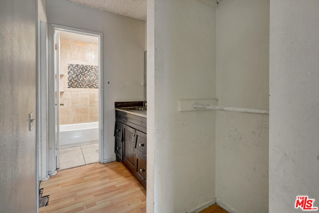 5460 White Oak Ave Unit: D102