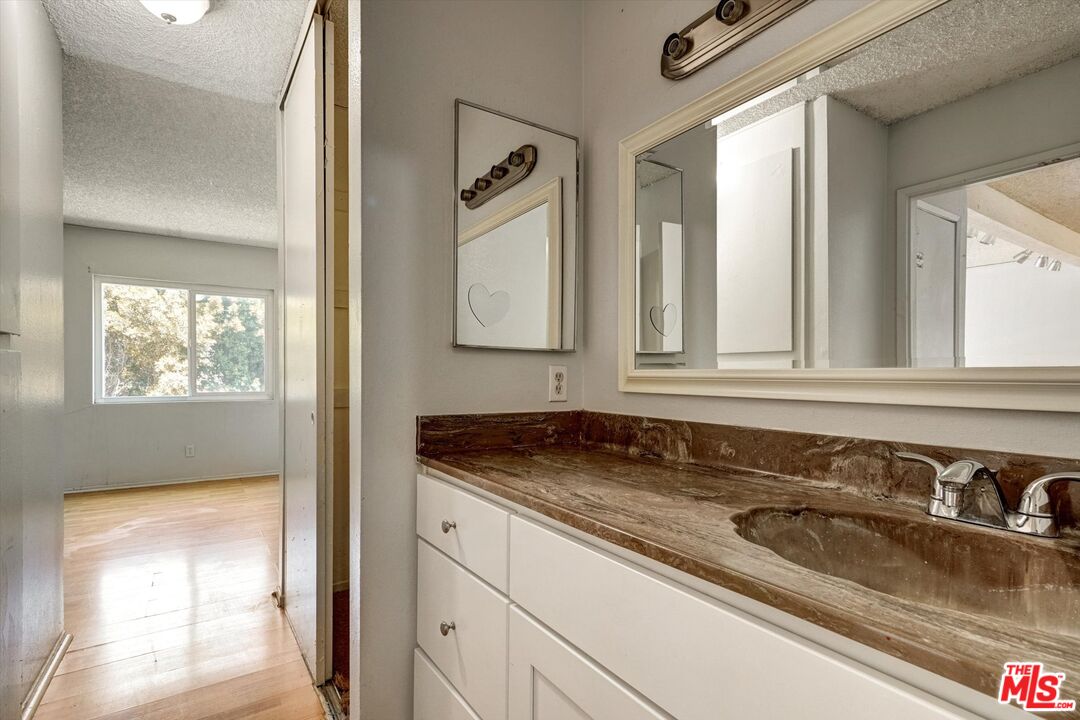 5460 White Oak Ave Unit: D102