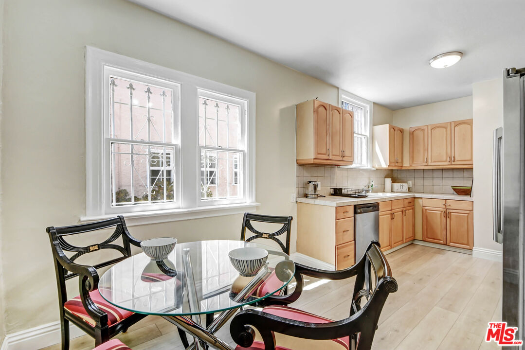 442 N ORANGE GROVE AVE Unit: 442