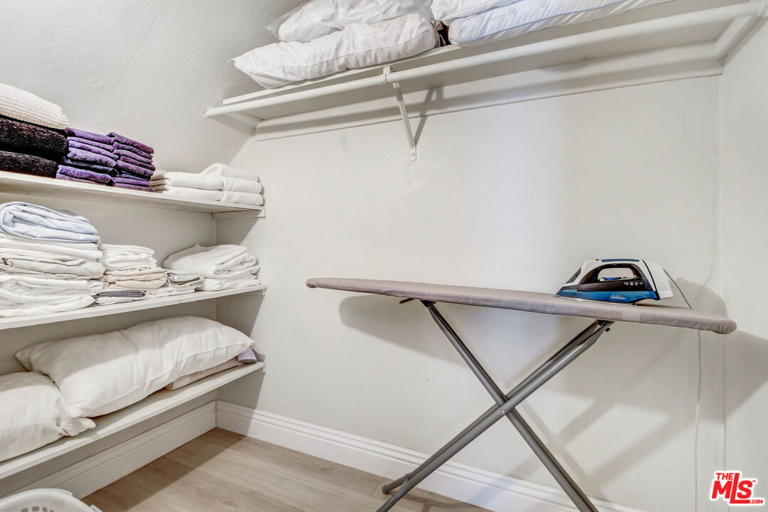 442 N ORANGE GROVE AVE Unit: 442