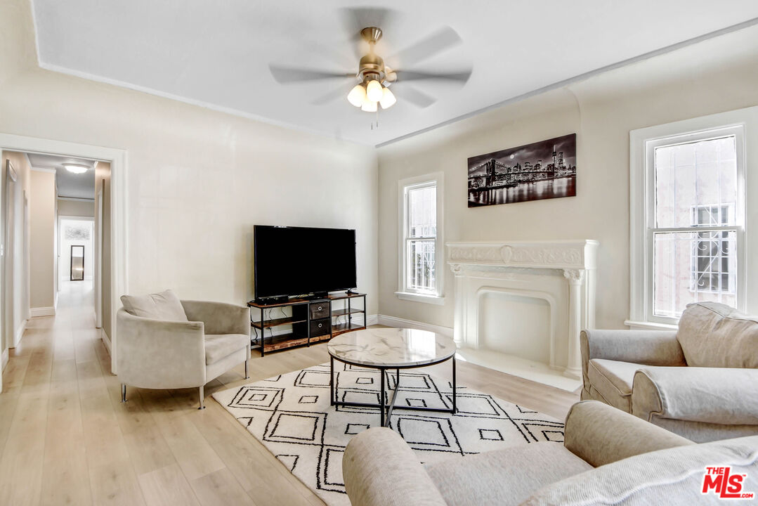 442 N ORANGE GROVE AVE Unit: 442