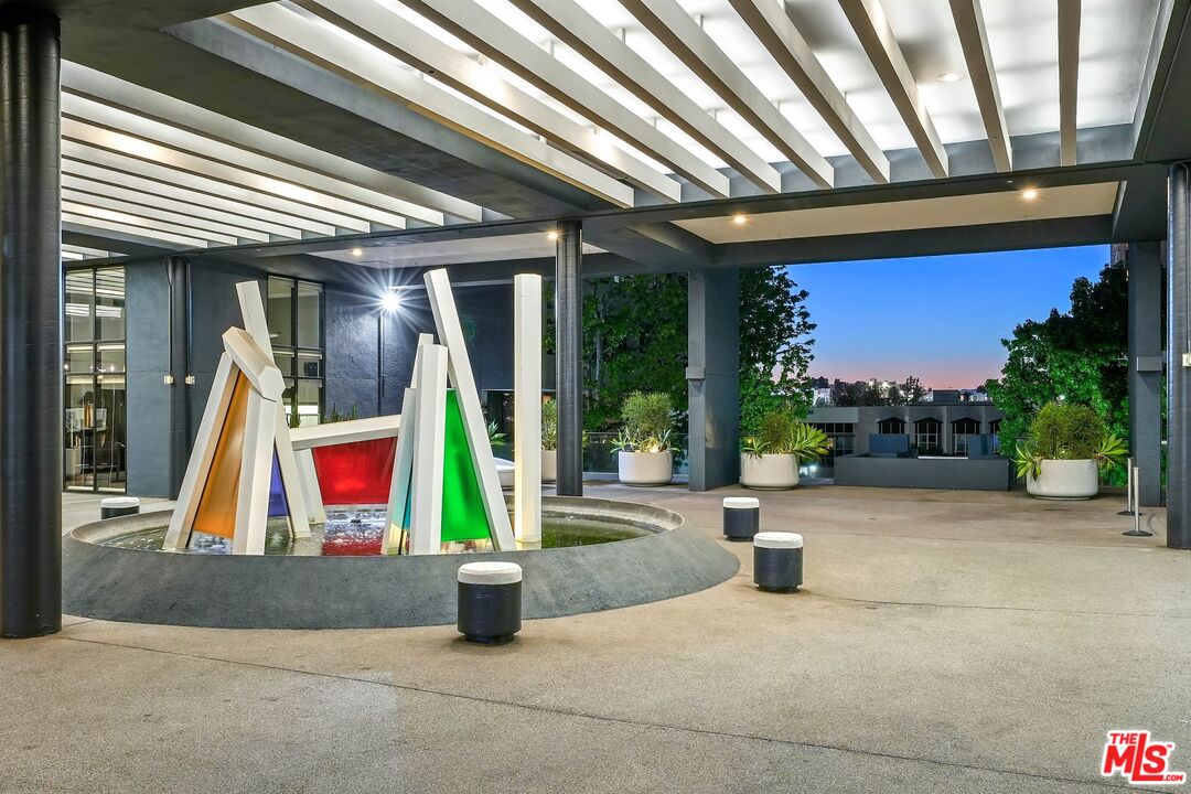 880 W 1st St Unit: 101