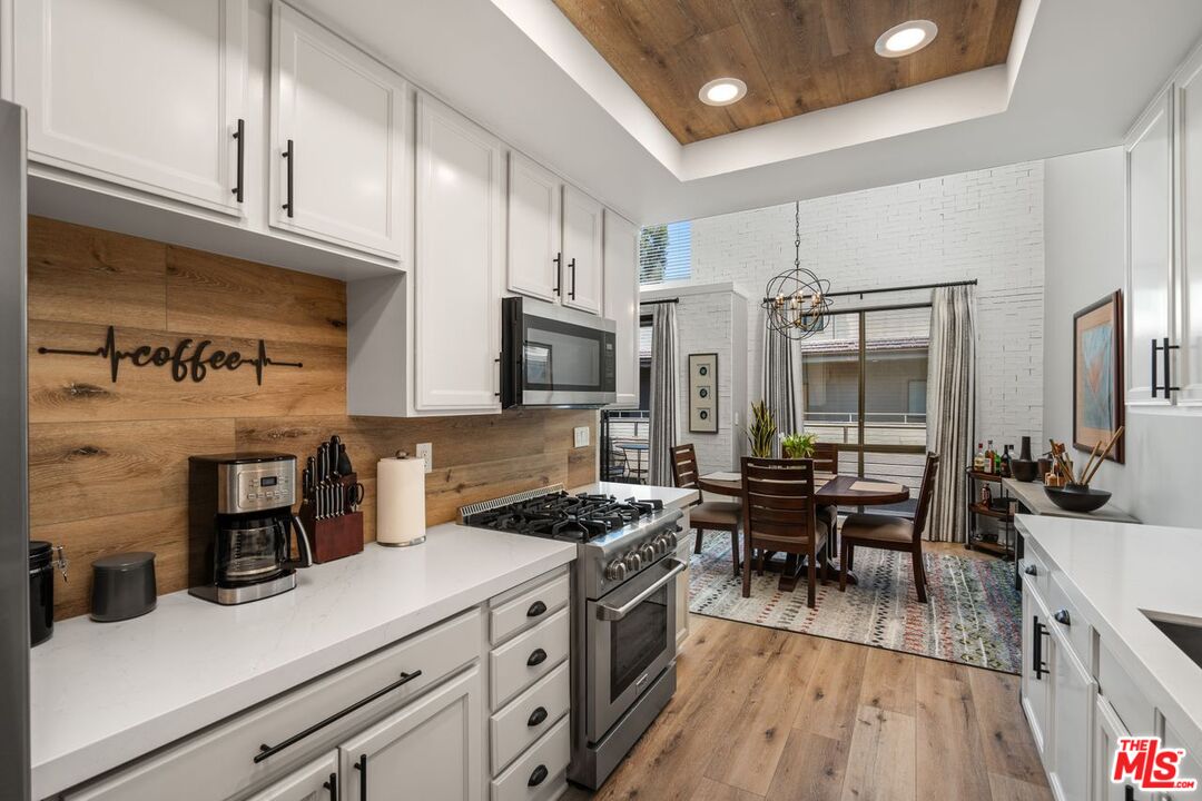 13331 Moorpark St Unit: 303