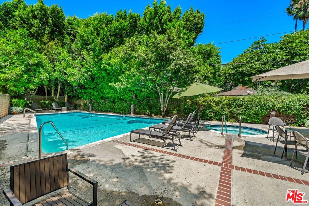 13331 Moorpark St Unit: 303