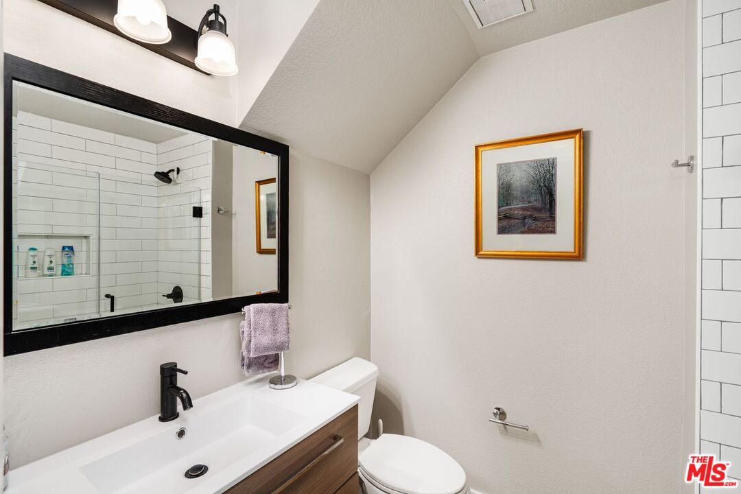 13331 Moorpark St Unit: 303