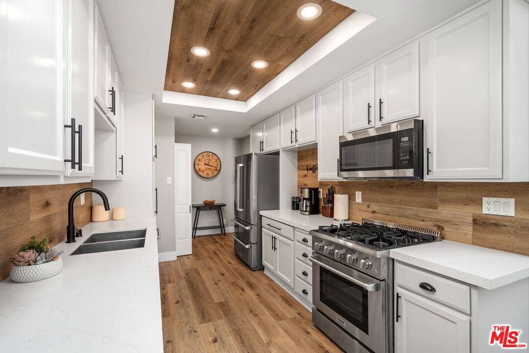 13331 Moorpark St Unit: 303