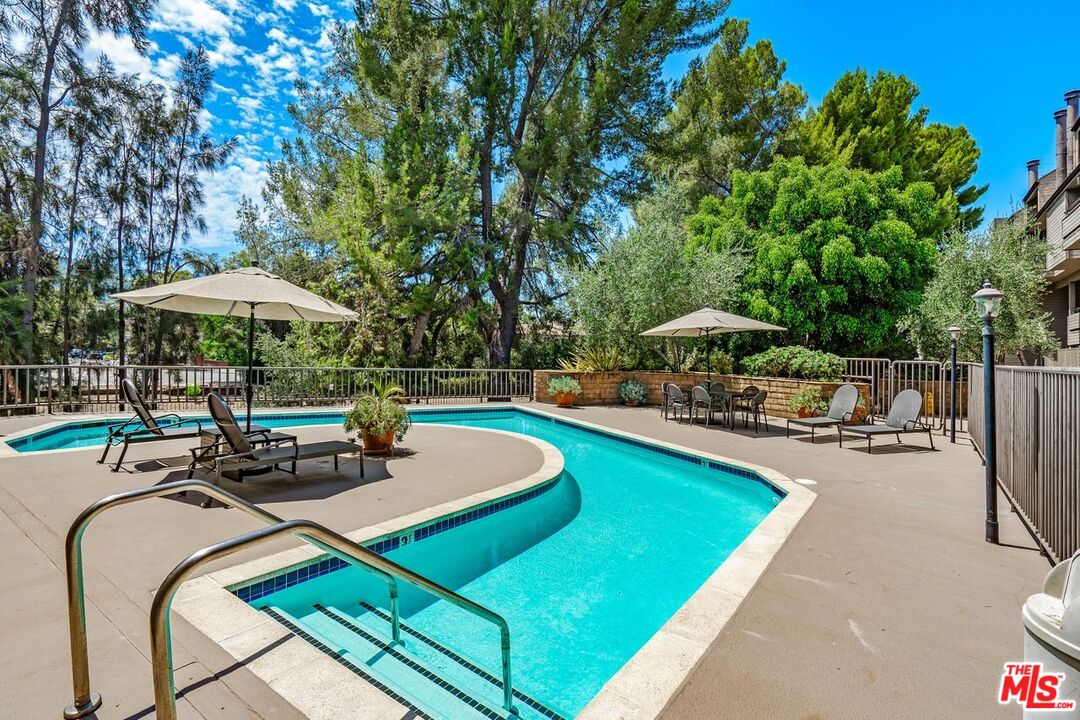 13331 Moorpark St Unit: 303