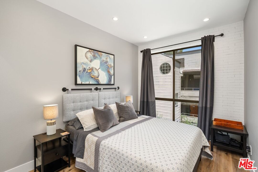 13331 Moorpark St Unit: 303