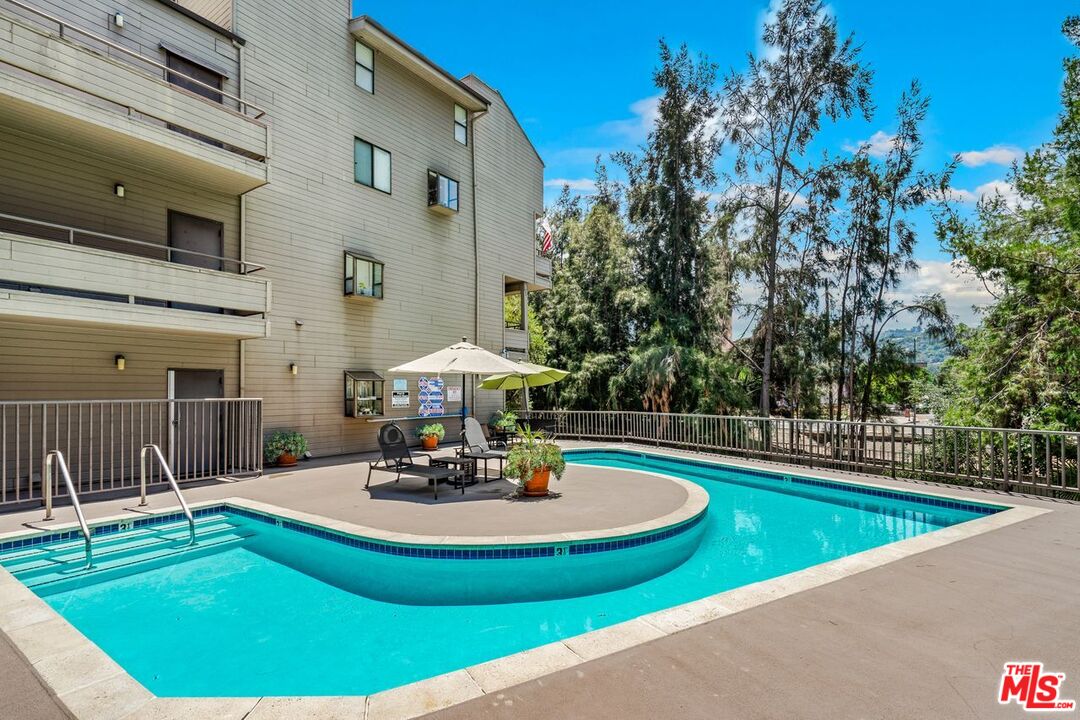 13331 Moorpark St Unit: 303