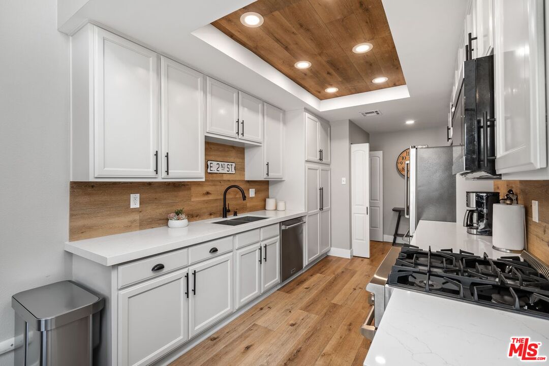 13331 Moorpark St Unit: 303