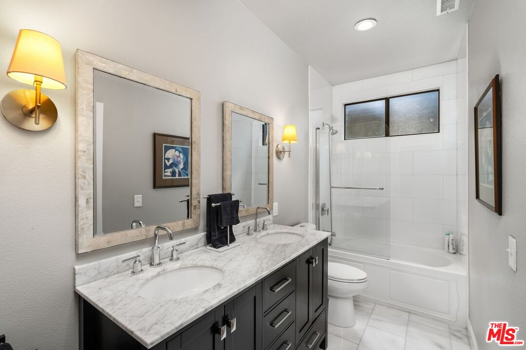 13331 Moorpark St Unit: 303