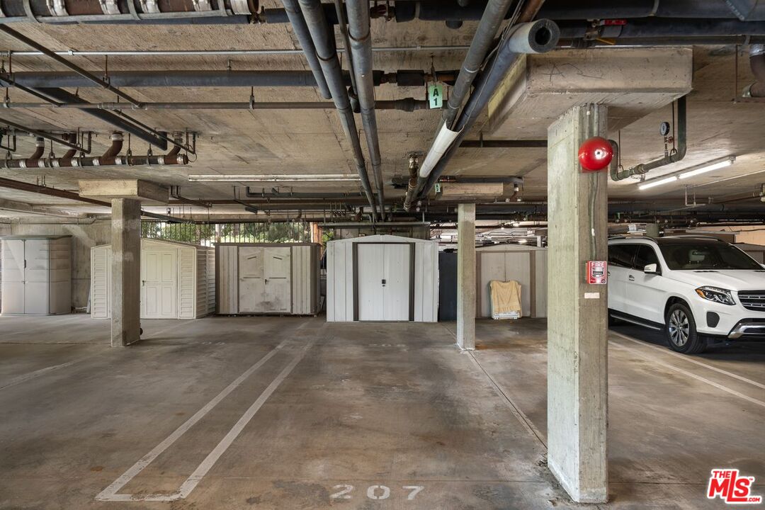 13331 Moorpark St Unit: 303