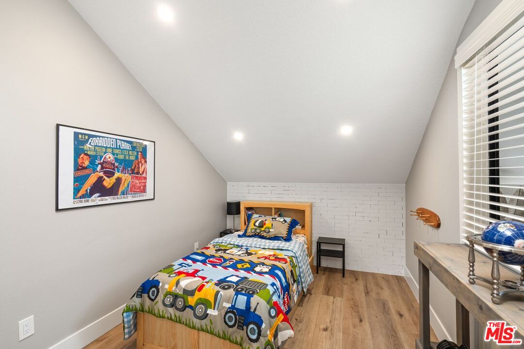 13331 Moorpark St Unit: 303