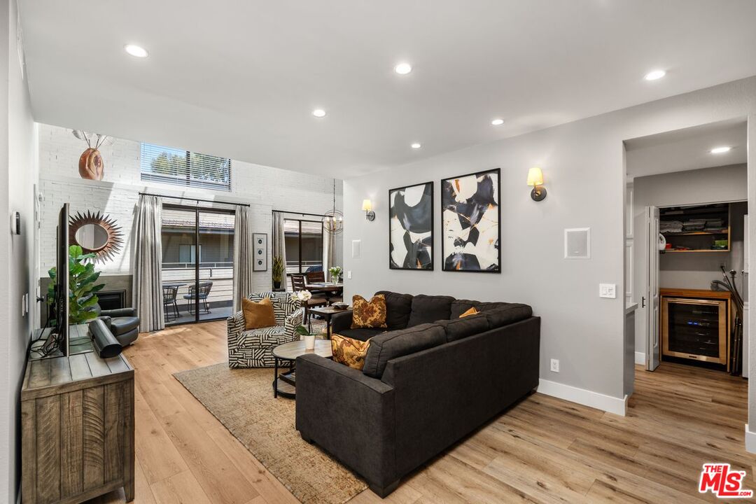 13331 Moorpark St Unit: 303