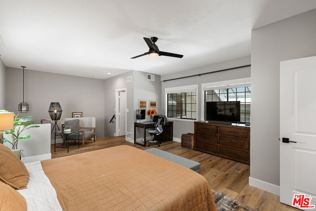 13331 Moorpark St Unit: 303