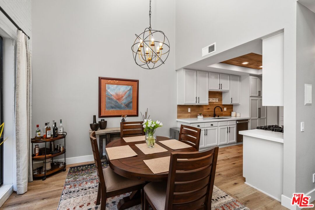 13331 Moorpark St Unit: 303