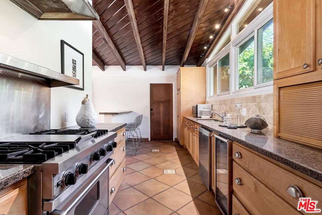 3380 Mandeville Canyon Rd