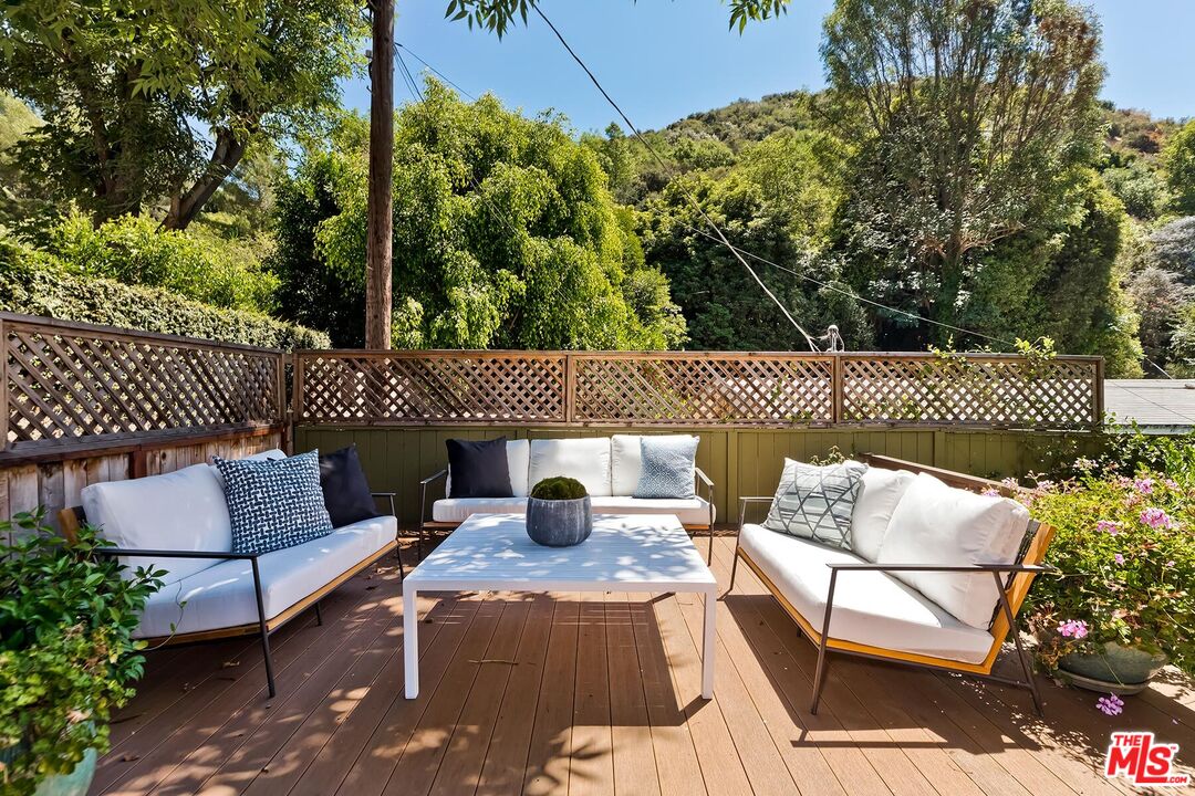 3380 Mandeville Canyon Rd