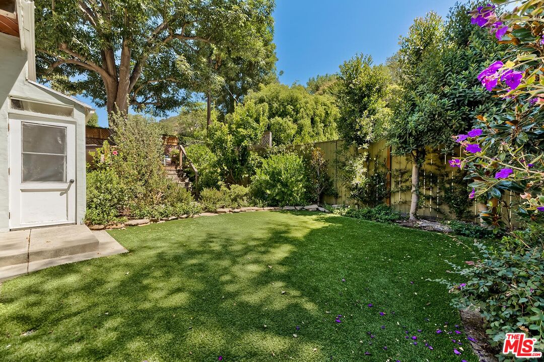 3380 Mandeville Canyon Rd