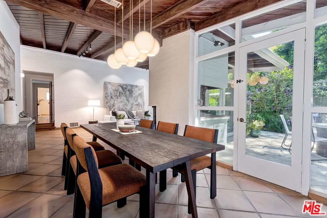 3380 Mandeville Canyon Rd