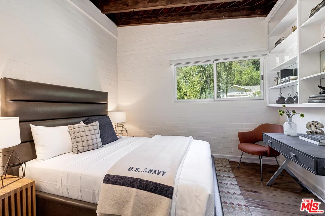 3380 Mandeville Canyon Rd