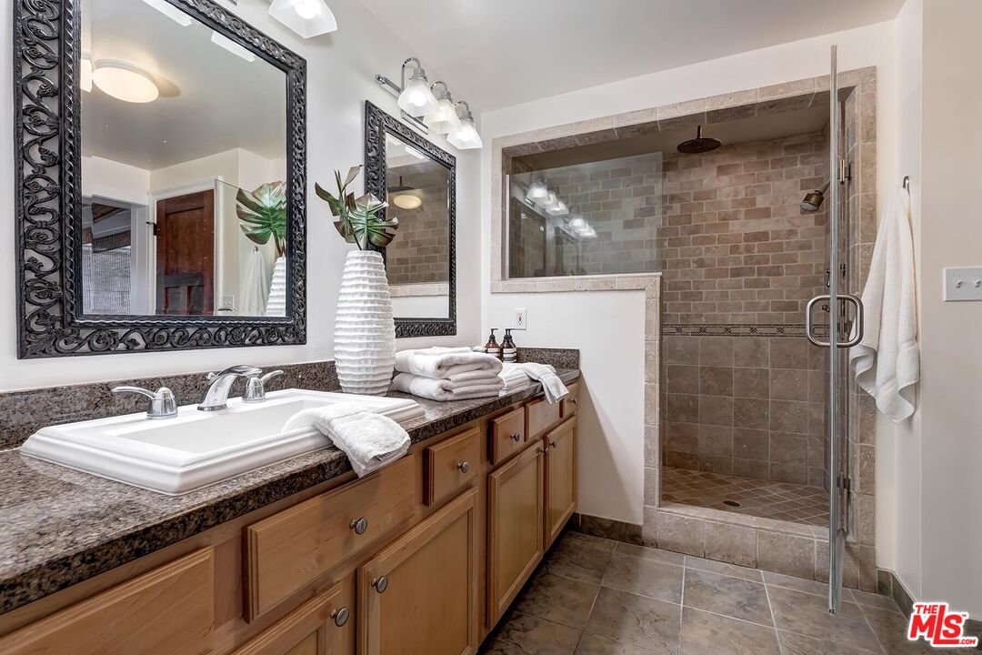 3380 Mandeville Canyon Rd