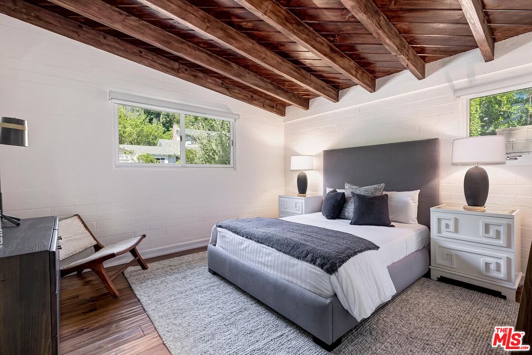 3380 Mandeville Canyon Rd