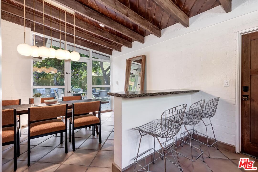 3380 Mandeville Canyon Rd