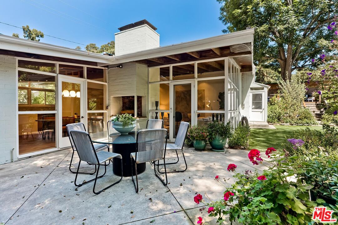 3380 Mandeville Canyon Rd