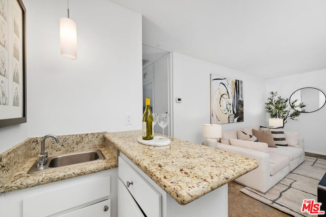 100 S Doheny Dr Unit: 202