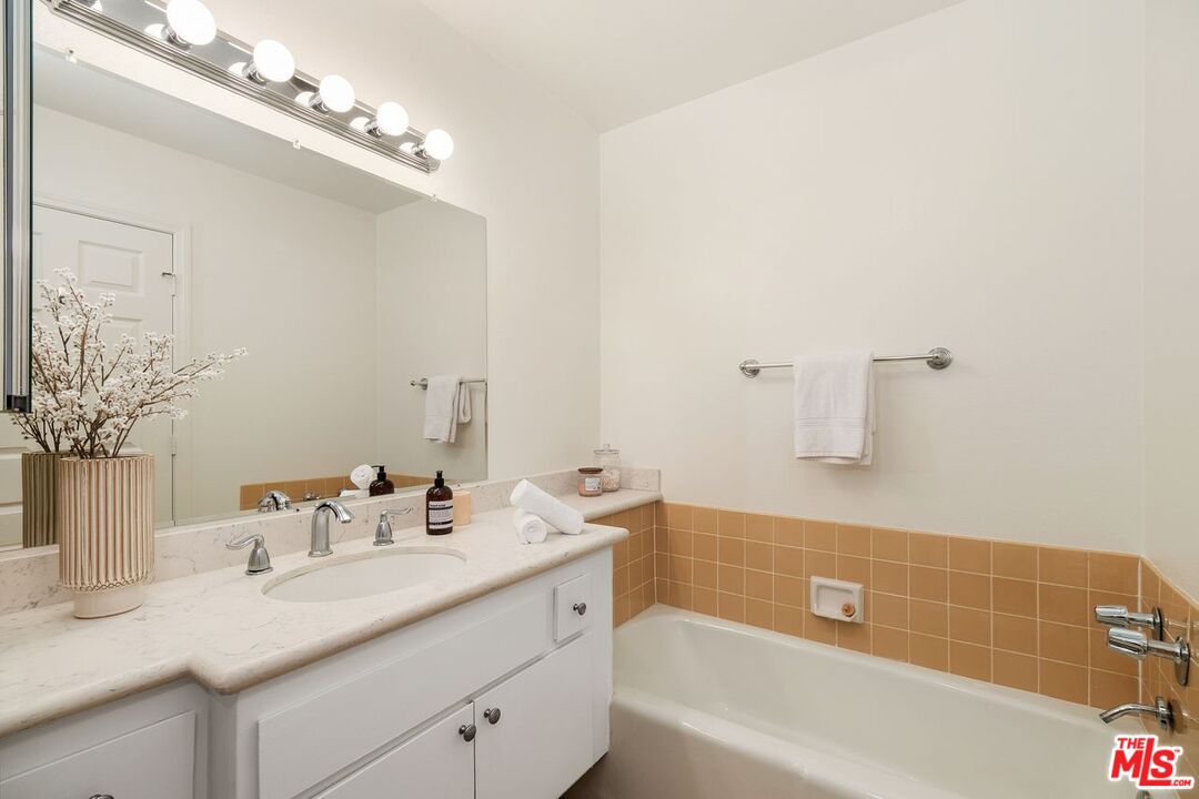 100 S Doheny Dr Unit: 202