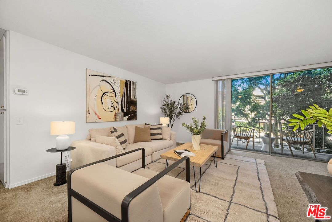 100 S Doheny Dr Unit: 202