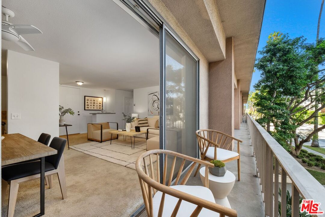 100 S Doheny Dr Unit: 202