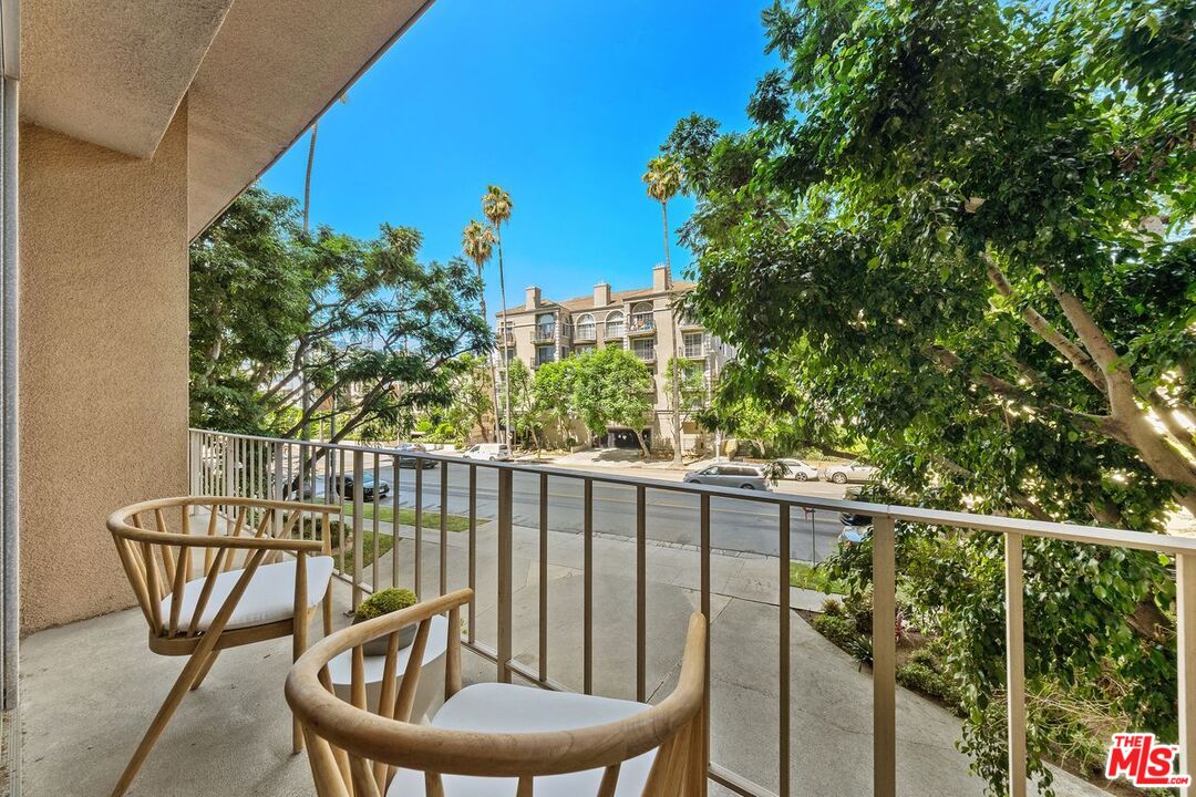 100 S Doheny Dr Unit: 202