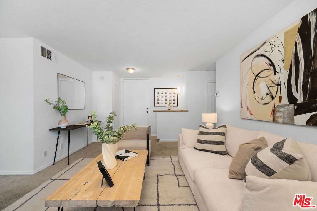 100 S Doheny Dr Unit: 202