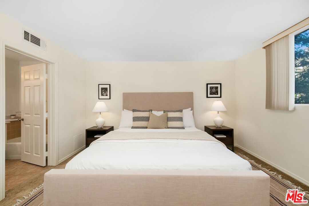 100 S Doheny Dr Unit: 202